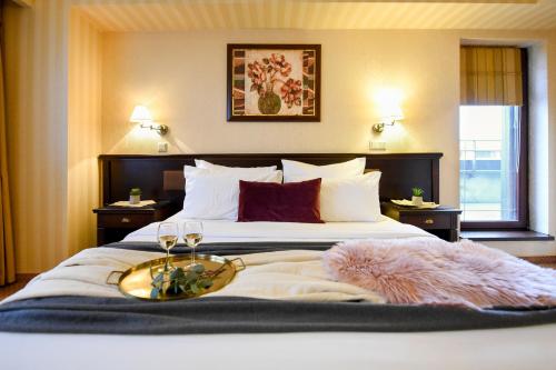THE PIANIST. Hotel Suite North Bucharest & Free Parking