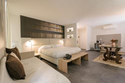 a bedroom with a bed and a table and a desk at Hotel Giulietta e Romeo ***S in Verona