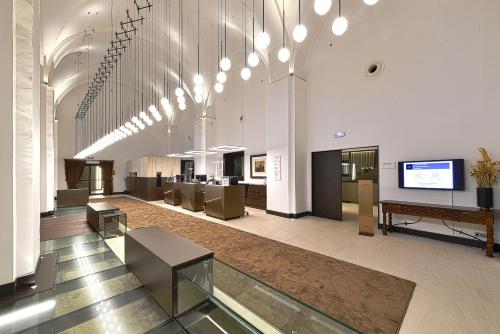 a lobby with a waiting area in a building at Parador de Turismo de León in León