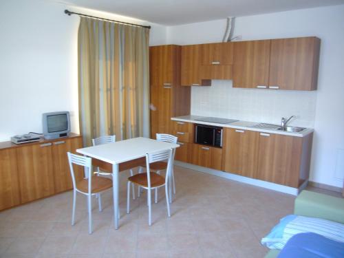 a kitchen with a table and chairs in a room at La Pezina in Livigno