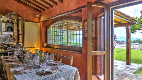 Φωτογραφία από το άλμπουμ του Casal Del Salice 10, Emma Villas σε Τόντι