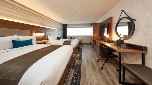 Letto o letti in una camera di Stay Inn Hotel Toronto