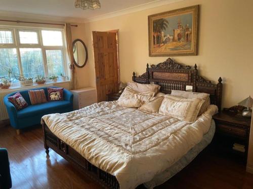 Postelja oz. postelje v sobi nastanitve 2-Bed Apartment in High Wycombe Private Garden