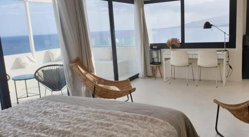 Posteľ alebo postele v izbe v ubytovaní Home2Book Luxury Panoramic Sea Views Tabaiba
