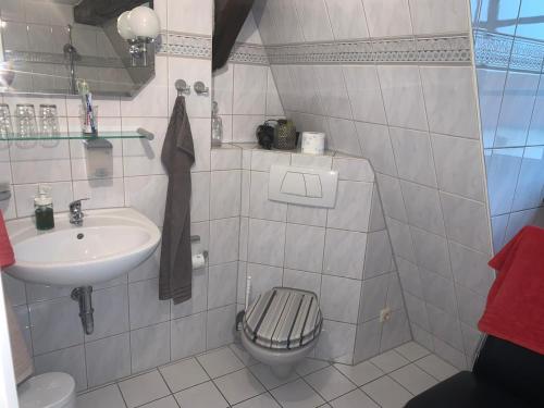 a small bathroom with a toilet and a sink at Hotel am Neumarkt in Zeitz