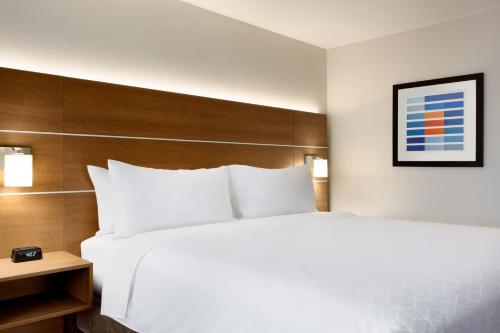 a large white bed in a hotel room at Holiday Inn Express & Suites Merced - Yosemite Natl Pk Area by IHG in Merced