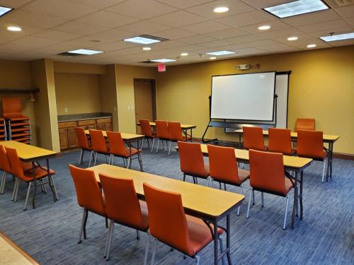 a classroom with tables and chairs and a whiteboard at Holiday Inn Express Hotel & Suites Mattoon by IHG in Mattoon