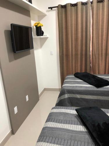 Ένα ή περισσότερα κρεβάτια σε δωμάτιο στο Flat novíssimo e completo Granja Viana
