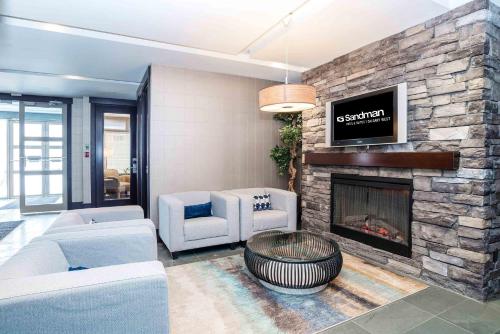 Posezení v ubytování Sandman Hotel & Suites Calgary West