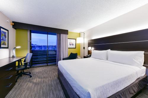 a hotel room with a large bed and a desk at Holiday Inn Express Mill Valley San Francisco Area by IHG in Mill Valley