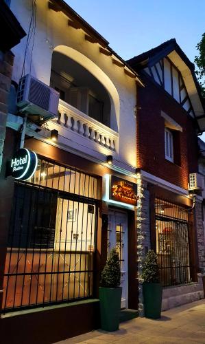 a building with a sign on the front of it at Hotel Positano in Mar del Plata