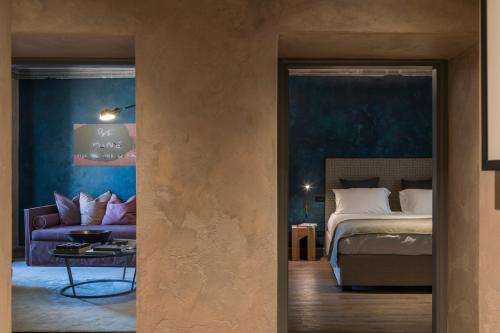 a bedroom with a bed and a couch at Rastrello in Panicale