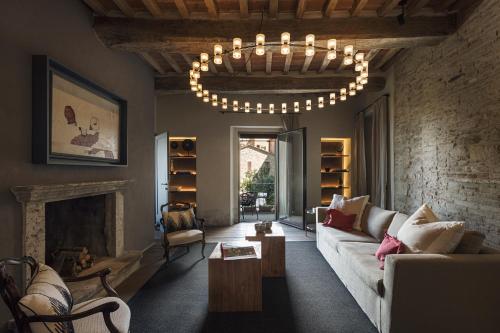 a living room with a couch and a chandelier at Rastrello in Panicale