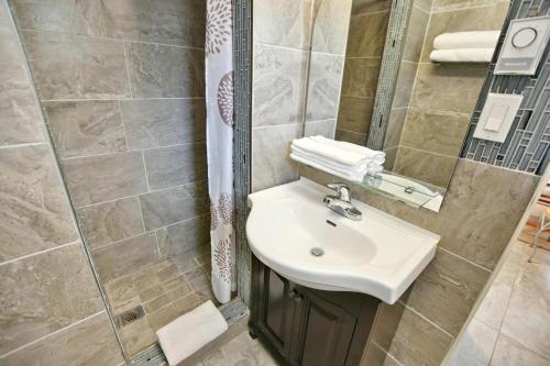 Salle de bains dans l'établissement Sharodon Sands Motel