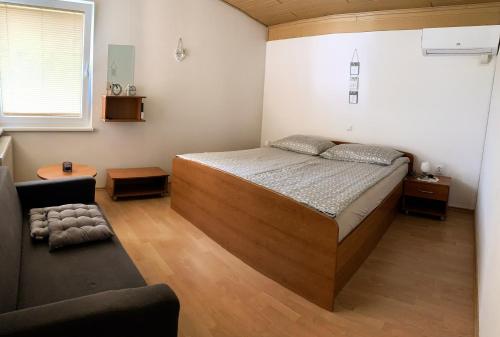 A bed or beds in a room at Apartmaji in sobe Kocjančič