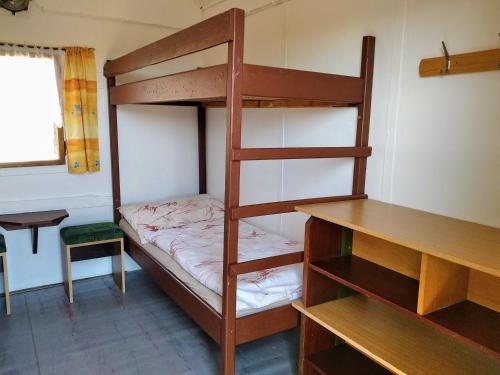 Postel nebo postele na pokoji v ubytování Retro Kemp pod Boubínem