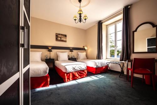 Ένα ή περισσότερα κρεβάτια σε δωμάτιο στο Auberge De Kerveoc'h