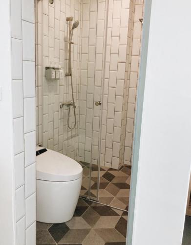 a bathroom with a toilet and a shower at Belly Inn Douliu in Douliu