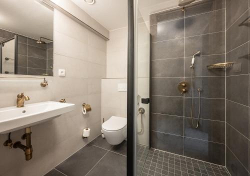 Phòng tắm tại EFI SPA Hotel Superior & Pivovar
