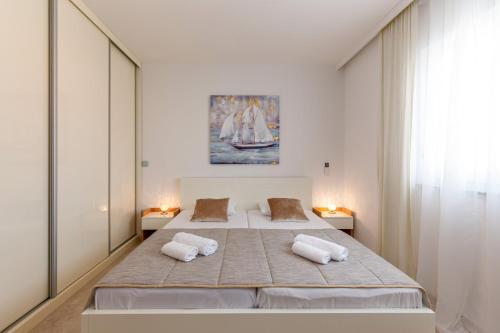 Giường trong phòng chung tại Tarari Luxury Apartment