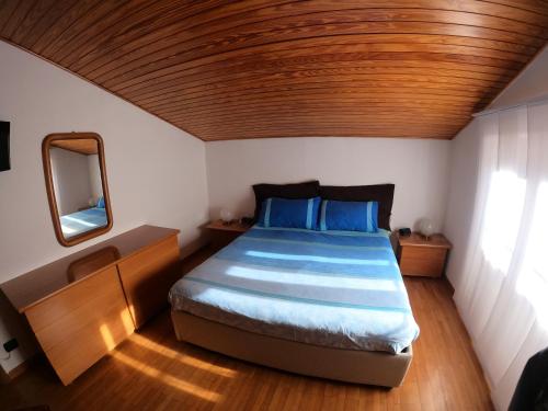 מיטה או מיטות בחדר ב-Mansarda Bellavista - Your Mountain Holiday