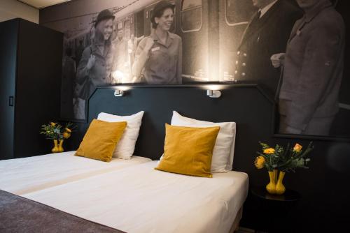 Un pat sau paturi într-o cameră la Hotel Riche
