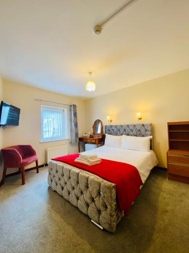 a bedroom with a large bed with a red blanket at Mount Pleasant Hotel in Oxford