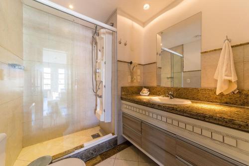 Ένα μπάνιο στο Cobertura com cozinha dentro de resort - Direto com proprietário ILCTOPM