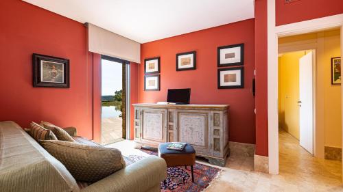 Μια τηλεόραση ή/και κέντρο ψυχαγωγίας στο Villa Airone 12, Emma Villas