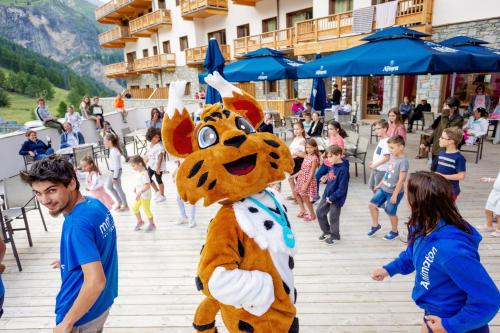 a person dressed in a tiger mascot in a crowd of children at Résidence Club MMV L'Altaviva in Tignes