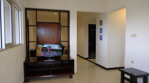 TV a/nebo společenská místnost v ubytování Kuraya Hotel Residence
