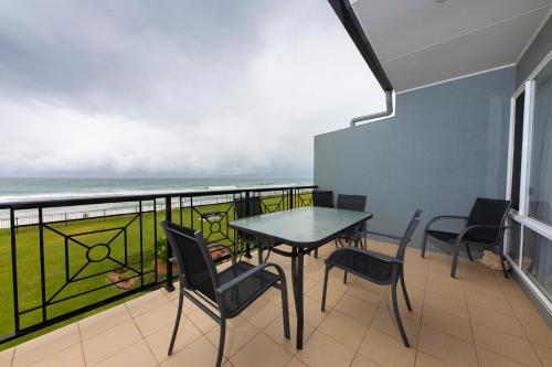 Balkón nebo terasa v ubytování Meridian Beachside Apartments