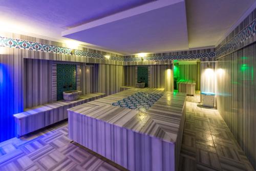 Postel nebo postele na pokoji v ubytování Kleopatra Life Hotel