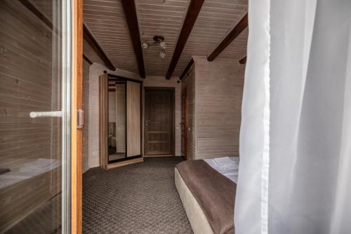 Cama o camas de una habitación en Dovbushanka Hotel