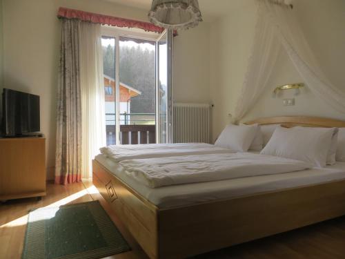 Кровать или кровати в номере Garni Haus Jagerwirt