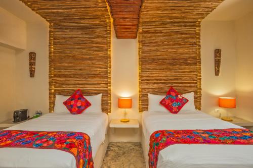 Un pat sau paturi într-o cameră la Tierra Maya Hotel Spa & Sanctuary