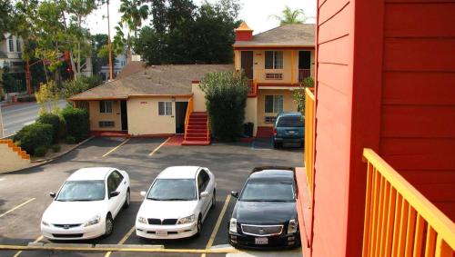 a group of cars parked in a parking lot at Motel 6 Glendale CA Pasadena Burbank Los Angeles in Glendale