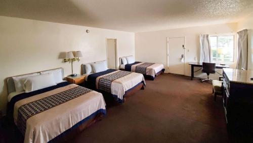 Ένα ή περισσότερα κρεβάτια σε δωμάτιο στο Magnuson Hotel Sierra Vista