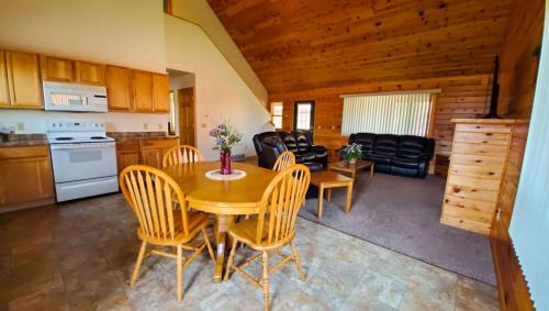 a kitchen and dining room with a table and chairs at Jasper Ridge Inn Ishpeming in Ishpeming