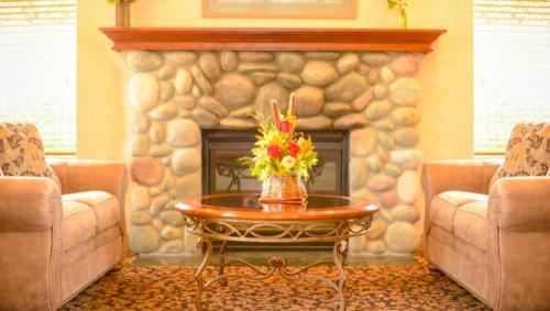 Χώρος καθιστικού στο Clatskanie River Inn