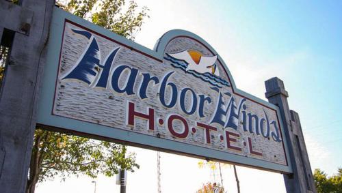 a sign for a harrods houston hotel at Harbor Winds Hotel in Sheboygan