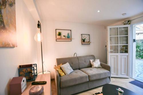 Χώρος καθιστικού στο Instant Fleury, studio cosy avec jardin secret