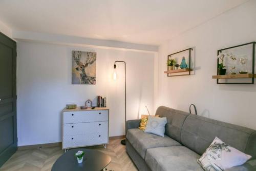 Χώρος καθιστικού στο Instant Fleury, studio cosy avec jardin secret