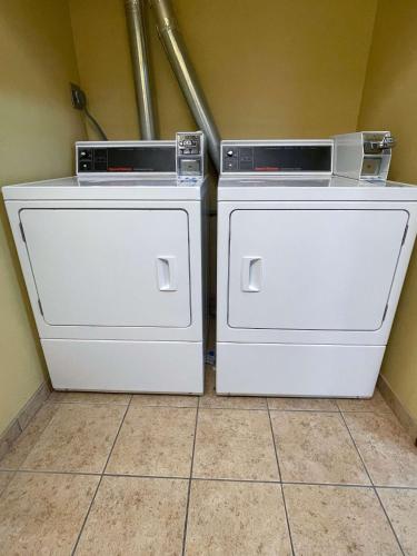 two machines sitting next to each other in a room at Motel 6-Green Bay, WI - Lambeau in Green Bay