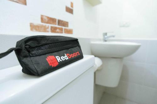 Fotografie z fotogalerie ubytování RedDoorz Plus @ Vantas Hotel Parbaba v destinaci Sinapuran