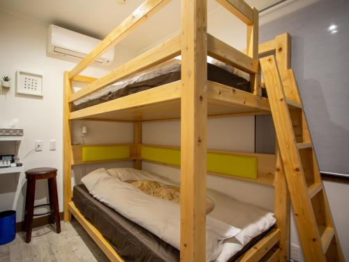 Postel nebo postele na pokoji v ubytování Kaneyoshi Ryokan