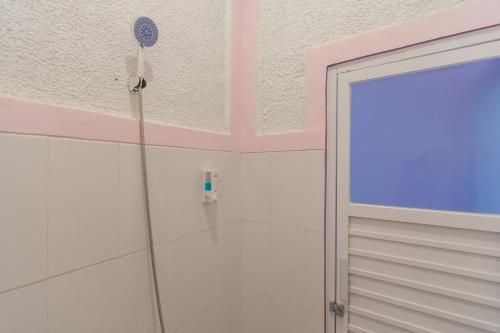 Gallery image of RedDoorz @ Cipanas Garut in Garut