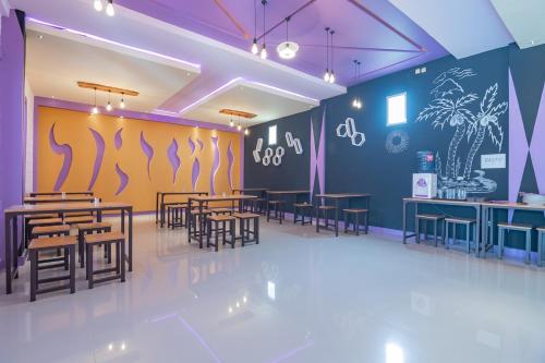 Restoran atau tempat lain untuk makan di RedDoorz @ Cipanas Garut