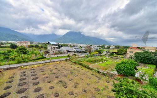 an aerial view of a city with mountains in the background at 花蓮 達芙妮花園民宿 in Jian