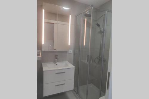 Ένα μπάνιο στο Parque Santiago II , renovated, ocean view, heated swimming pool !